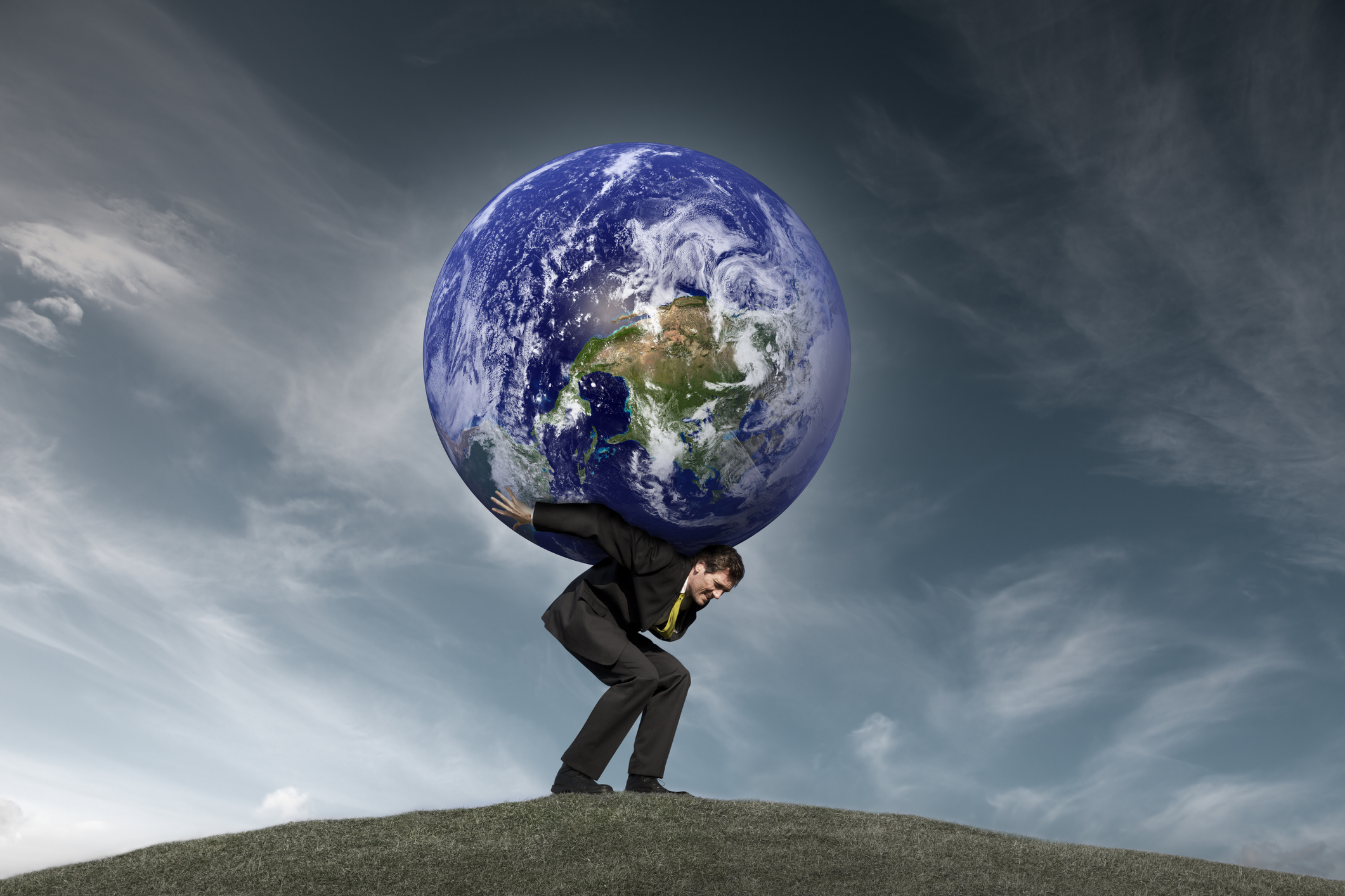 Всему человечеству мир будет. Люди на земном шаре. Ответственность. Человек держит планету. Земля - Планета людей.
